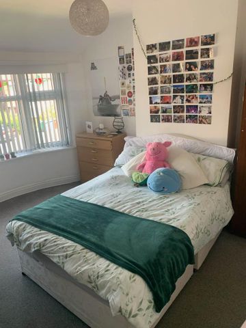 4 bedroom semi-detached house to rent - Photo 4