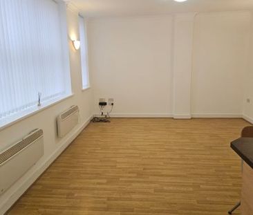 Cambridge Road, Ellesmere Port - Photo 1