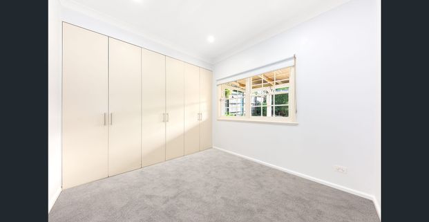 Charming Home in Prime Wahroonga Location. Step into comfort and convenience with this fresh home in this highly sought-after suburb - Photo 1