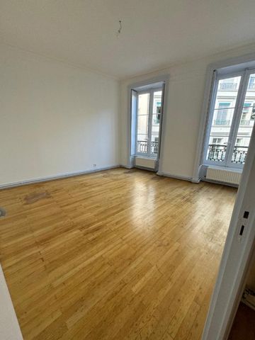 APPARTEMENT T4 A LOUER LYON 1ER ARRONDISSEMENT Griffon-Royale - Photo 2