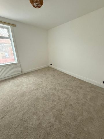 3 bedroom end of terrace house to rent - Photo 4