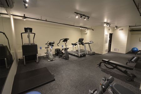 Minutes to Bayshore Shopping Centre; Easy Access to the Queensway - Photo 3