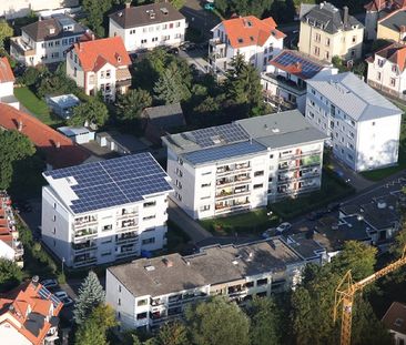 SUPER LAGE! ZENTRAL & RUHIG. Hübsche Wohnung mit Balkon, Einbauküch... - Photo 1