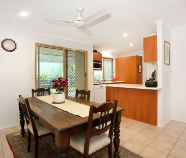 FAMILY HOME INCLUDING LAWN MAINTENANCE AND POOL SERVICE - Photo 3