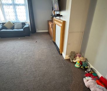 3 Bed Semi-Detached House, Abbey Drive, LU2 - Photo 2