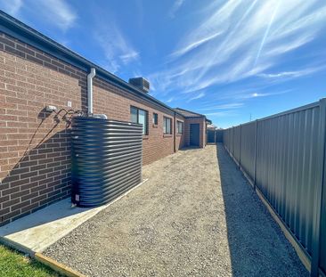 QUALITY BUILT FAMILY HOME IN POPULAR LOCATION - Photo 2