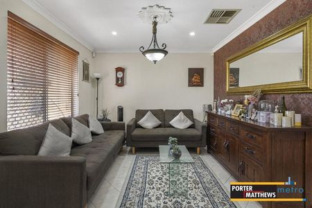 Modern Family Home in Prime Location - Comfortable Living Awaits! - Photo 4