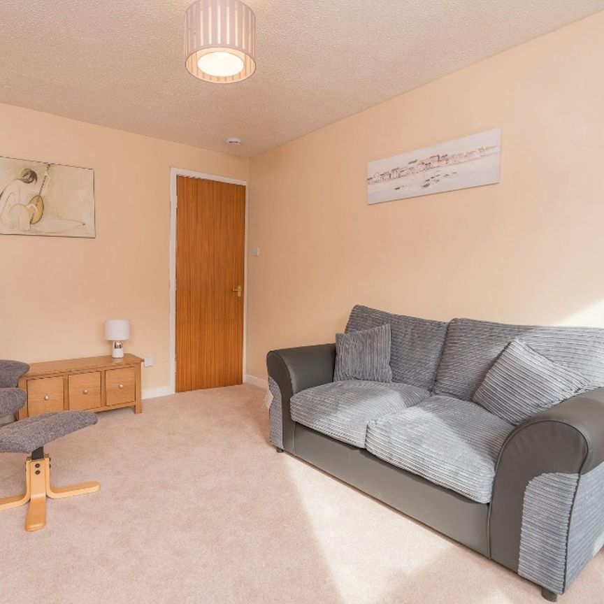 Flat to rent on - Photo 1