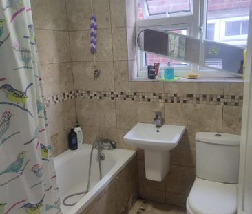 1 bedroom in a house share to rent - Photo 6