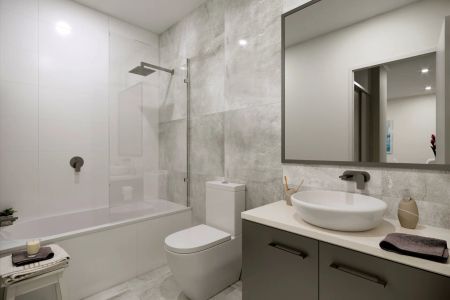 Modern Coastal Living – Spacious Apartment in Prime Location - Photo 4