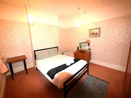 10 bedroom house to rent - Photo 4