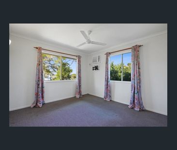 Well-presented split level home with Solar - Photo 2