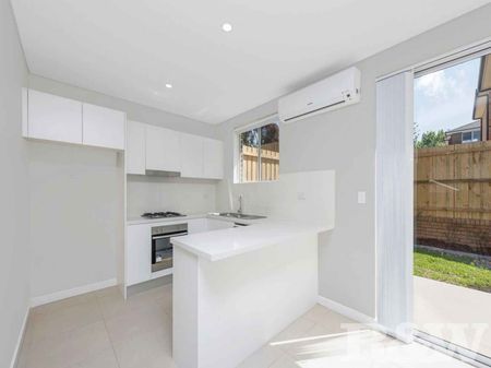 MODERN 3 BEDROOM TOWNHOUSE - Photo 3