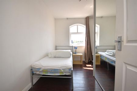 South Pier Road, Ellesmere Port - Photo 3