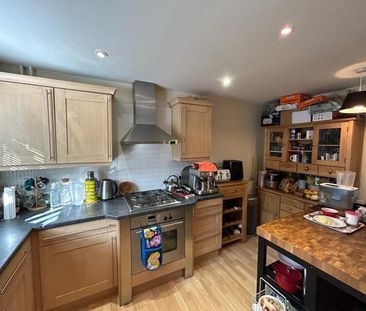 3 bedroom semi-detached house to rent - Photo 3