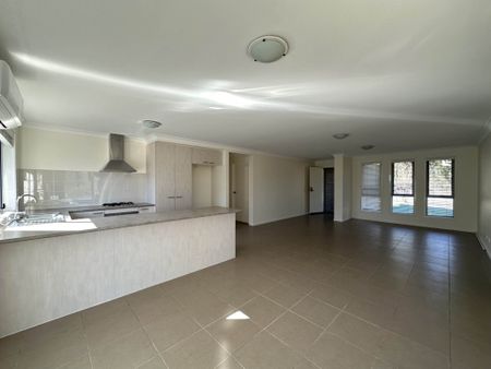 FOUR BEDROOM HOME - Photo 4