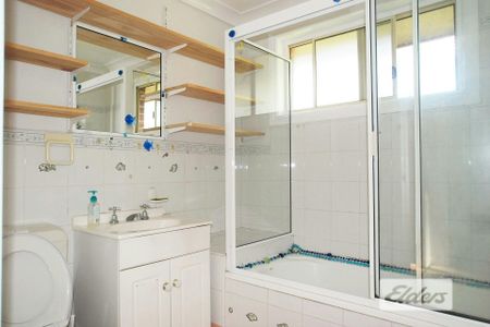 Spacious Two-Bedroom Townhouse Plus Study with Private Courtyard - Photo 5