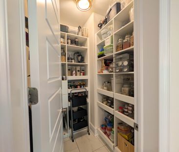7868 Odell Cres, Niagara Falls - Stunning 4 Bedroom Main Unit - Photo 5