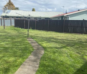 Family home on Manuka - Sweet!! - Photo 3