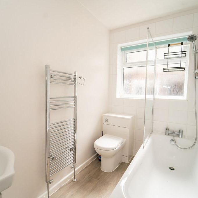 2 bedroom ground floor flat to rent - Photo 1