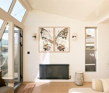 2 bedroom houseboat to rent - Photo 1