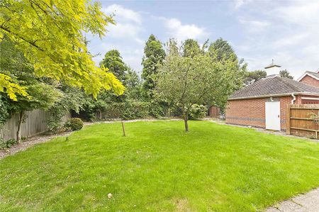 A well presented five bedroom family home set in a quiet cul-de-sac in Cobham. - Photo 3