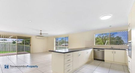 Family living at its finest! Inviting, low maintenance home nestled in quiet pocket of Glenvale! - Photo 5