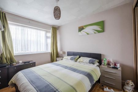 3 bedroom semi-detached house to rent - Photo 4