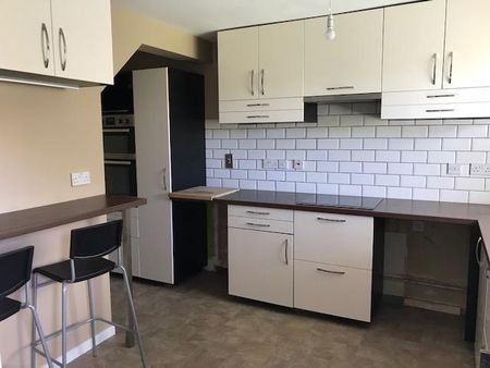 3 bedroom terraced house to rent - Photo 2