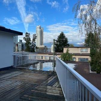 2 bedroom penthouse with big deck - Photo 1