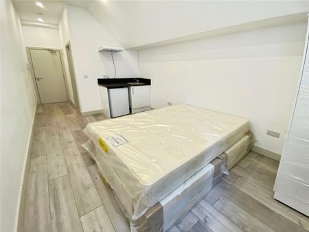 Studio to rent - Photo 2