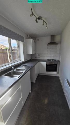 2 bedroom semi-detached house to rent - Photo 2