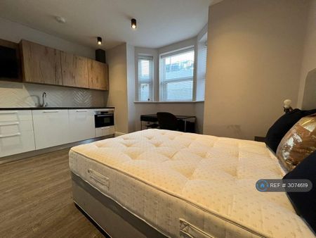 Studio to rent - Photo 3