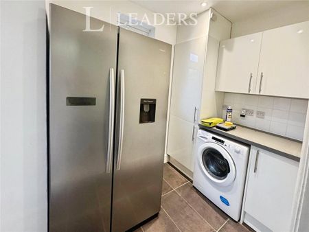 3 bedroom semi-detached house to rent - Photo 3