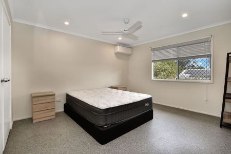 Eagleby - Photo 2