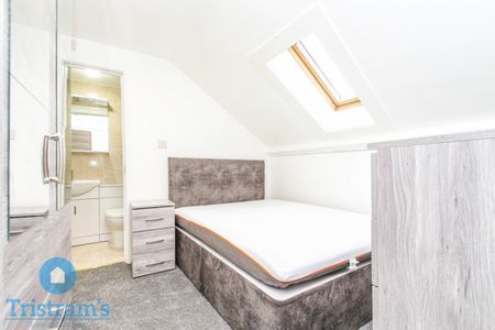 4 bed Apartment for Rent - Photo 4