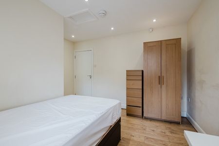 7 Bed Terraced House, Redshaw Close, M14 - Photo 4