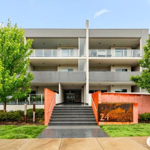 Light, Space and Resort-Style Living - Photo 2