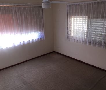 Lowset 3 Bed with Powered Work Shed - Photo 1