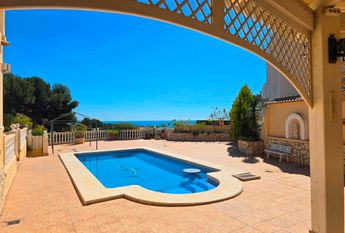 LONG TERM RENTAL Beautiful villa with sea views for rent in Benissa coast with 5 bedrooms.