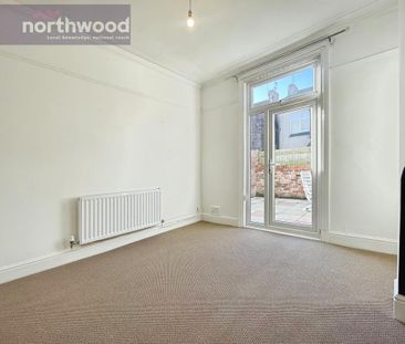 4 bedroom semi-detached house to rent - Photo 2