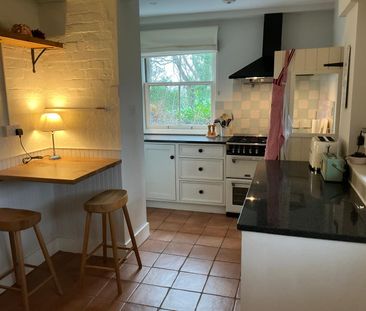 Three Double Bedroom Cottage to Rent in Mayfield - Photo 4