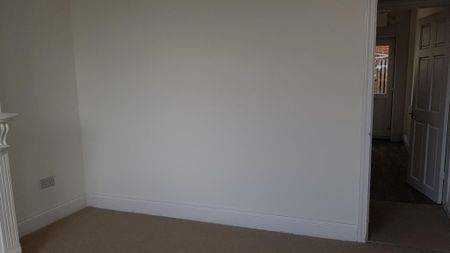 3 bedroom terraced house to rent - Photo 4
