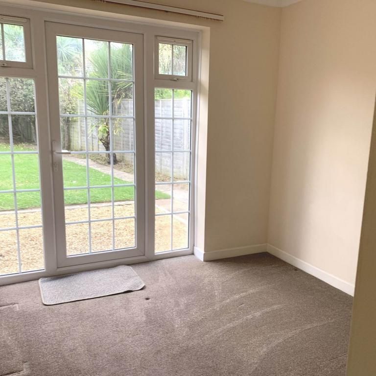 2 bedroom bungalow to rent - Photo 1