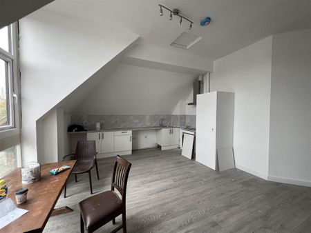 4 bedroom flat to rent - Photo 3
