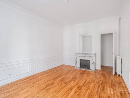 Rental Apartment Paris 8th - Photo 3