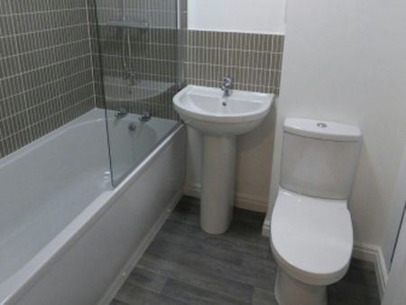 Semi-detached house to rent on - Photo 2