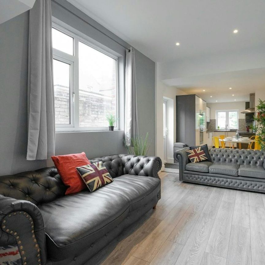 Terraced House to rent on - Photo 1