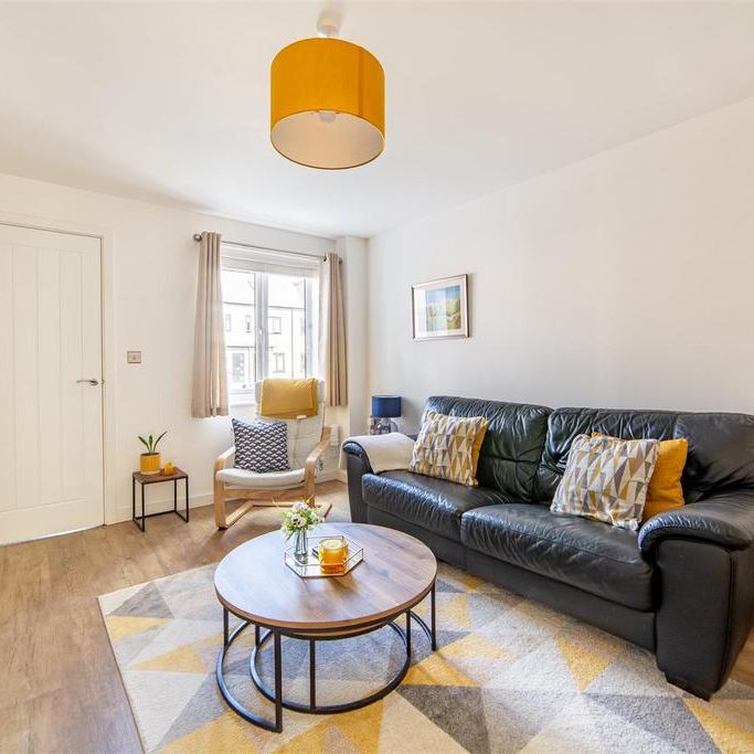 3 bedroom semi-detached house to rent - Photo 1