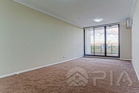 Super modern and spacious apartment, located in one of Parramatta's premier residential district - Photo 5